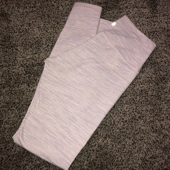 Lululemon Wunder Unders- New condition - Picture 2 of 8